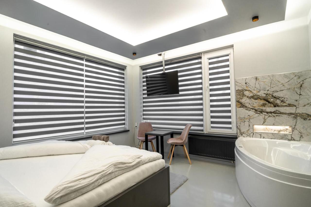 Oza Aparthotel *